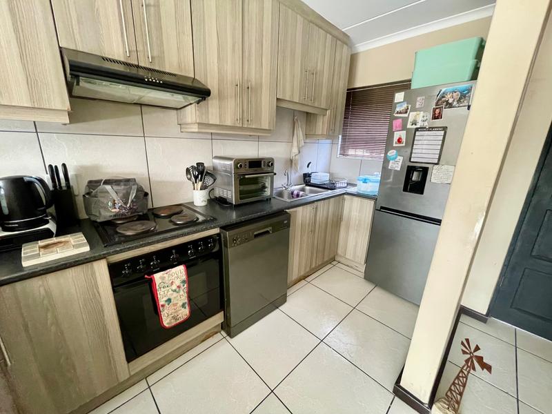 To Let 3 Bedroom Property for Rent in Protea Heights Western Cape
